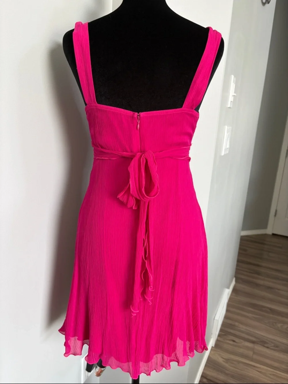 Marciano Fuchsia Sleeveless V-Neck Midi Dress with Rhinestone Buckle 100% Silk - Picture 4 of 5
